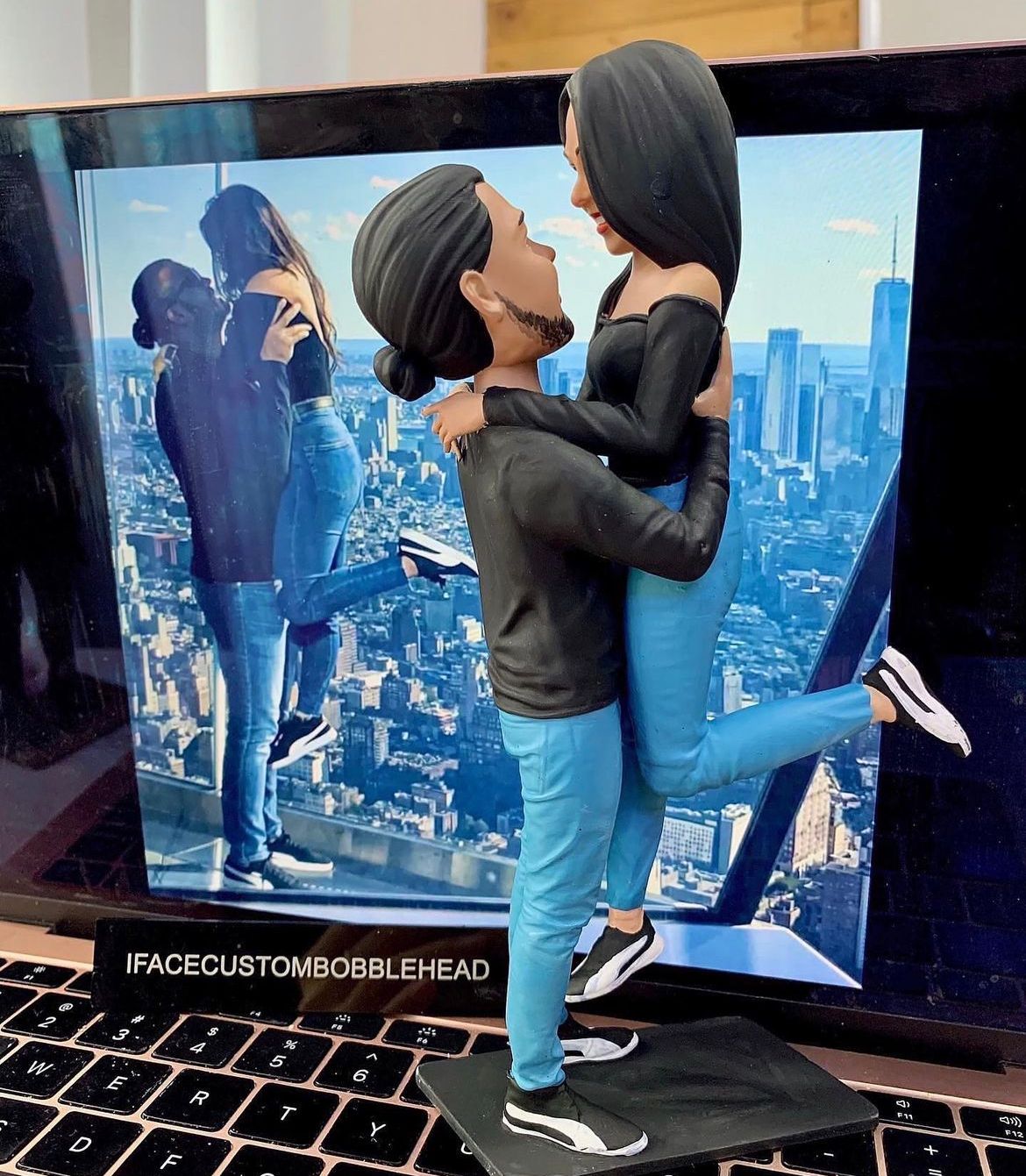 Couple 3d Miniature Statue